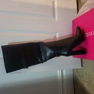 Brand new black boots